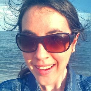 Meet your Posher, Caitlin